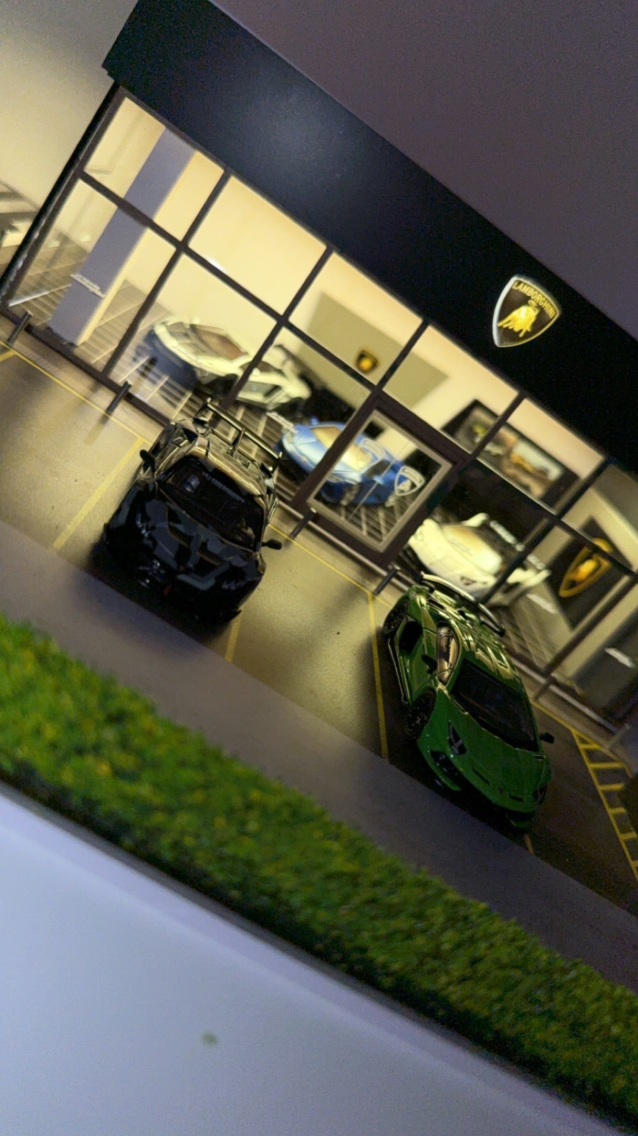 Lamborghini showroom 1/64 scale show piece